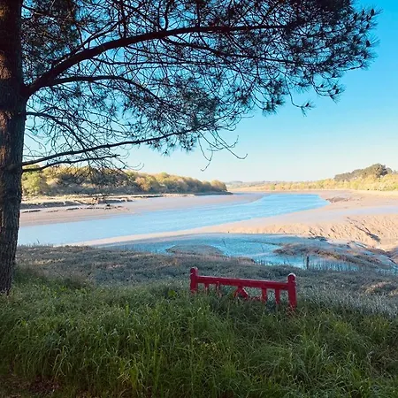Le Nid Du Manoir Du Cosquer La Roche-Derrien